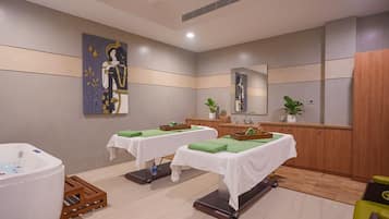 Couples treatment room(s), sauna, hot tub, steam room