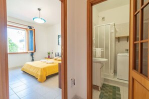 2 slaapkamers, een strijkplank/strijkijzer, wifi, beddengoed