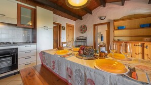 Fridge, stovetop, cookware/dishes/utensils, dining table - CASA COPPIA 3 (Porto Istana)