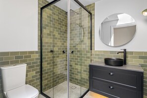 Shower, hair dryer - CLOUD, BREATHTAKING PANORAMIC VIEWS, ARTHURS SEAT, BEACH HOUSE RENTALS (Arthurs Seat)