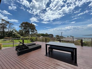 Outdoor dining - CLOUD, BREATHTAKING PANORAMIC VIEWS, ARTHURS SEAT, BEACH HOUSE RENTALS (Arthurs Seat)