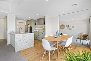 Dining - CLOUD, BREATHTAKING PANORAMIC VIEWS, ARTHURS SEAT, BEACH HOUSE RENTALS (Arthurs Seat)