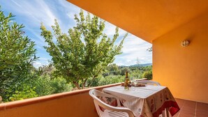 Outdoor dining - TRILO BELLAVISTA 3: house convenient to the beach (Murta Maria)
