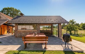 Outdoor dining - Pet friendly home in Kaniza Gospicka (Kaniza Gospicka)