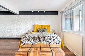 Bureau, fer et planche à repasser, Wi-Fi, draps fournis