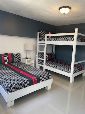 Family Room 5 to 6 people | Desk, free WiFi