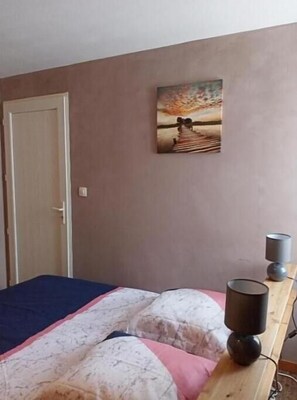 1 bedroom, desk, iron/ironing board, free WiFi