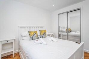 2 chambres, fer et planche à repasser, Wi-Fi, draps fournis