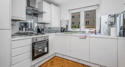 Luxury 2BED 2BATH-Ground Floor-Free Parking