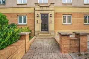 Exterior detail - Luxury 2BED 2BATH-Ground Floor-Free Parking (Edinburgh Area)