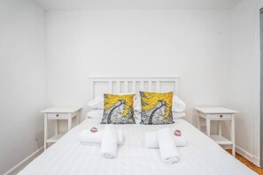 2 chambres, fer et planche à repasser, Wi-Fi, draps fournis