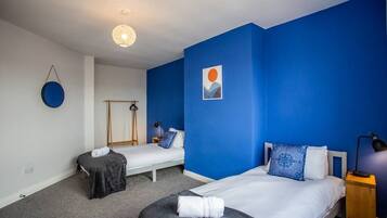 3 bedrooms, iron/ironing board, WiFi, bed sheets