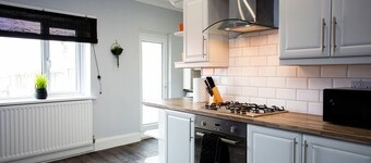 Large 3 Bed Apartment-Sea Road