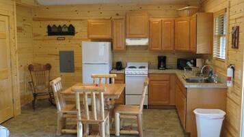 Kabin Basic | Dapur pribadi | Lemari es, microwave, oven, dan kompor
