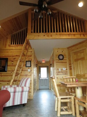Basic Cabin | Living area