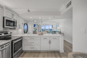 オーブン、コンロ、食器洗い機、トースター