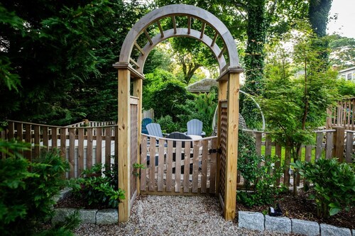 Falmouth Charm: Close to Main Street & Bike Trail RPAM098
