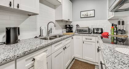 Cozy Jacksonville Cottage, Walkable Location!