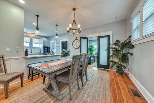 House (3 Bedrooms) | Interior