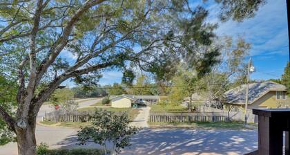 Family-friendly Duplex 6 Mi to Fort Walton Beach!