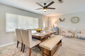 Interior - Bradenton Paradise: Pool, Patio & Putting Green! (Bradenton)
