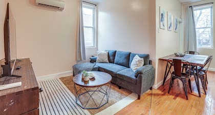 Comfy Bayonne Townhome ~ 11 Mi to NYC Attractions