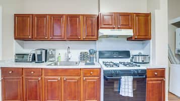 ์ํํธ (2 Bedrooms) | ๋ด๋ถ