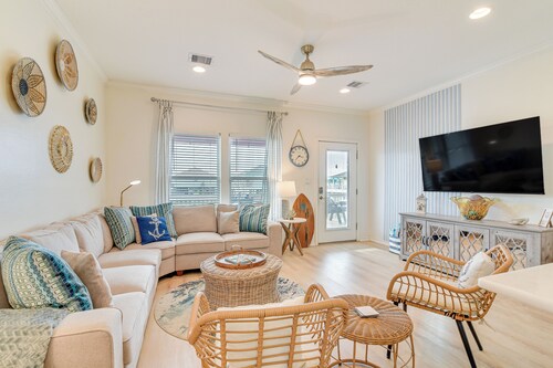 Steps to Beach: Pet-friendly Crystal Beach Home