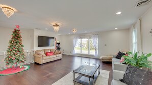A spacious living room with a large Christmas tree, leather sofas, a glass coffee table, and a flat-screen TV. - 2 Mi to Hersheypark: Group Getaway w/ Deck (Hummelstown)