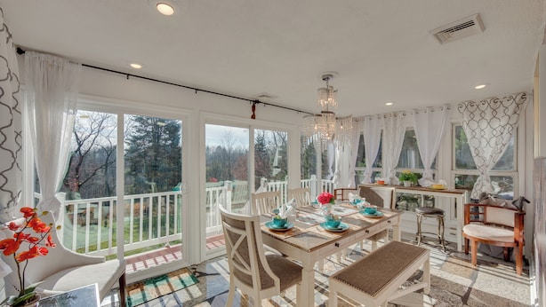 A dining area with a table set for four, surrounded by white chairs with cushioned seats. - 2 Mi to Hersheypark: Group Getaway w/ Deck (Hummelstown)