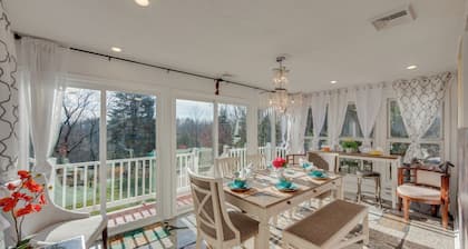 2 Mi to Hersheypark: Group Getaway w/ Deck