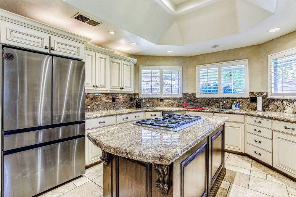 Billiards & Private Pool: Bright Clovis Home! - Centerville, CA