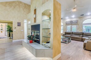 House (4 Bedrooms) | Interior