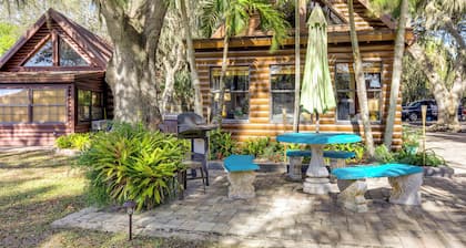 Okeechobee Cabin w/ Patio & Community Pool!