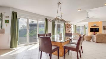 House (5 Bedrooms) | Interior