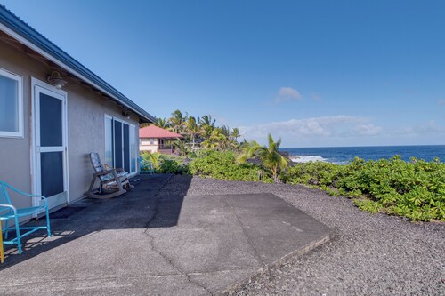 Oceanfront Keaau Gem: Ocean & Sunrise Views, Pool