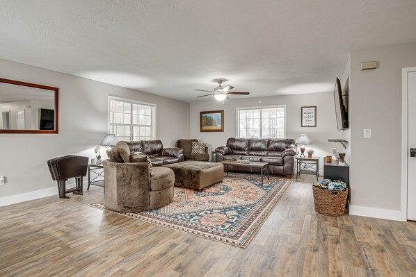 House (3 Bedrooms) | Living area - Secluded Hazel Green Home w/ Yard! (Hazel Green)