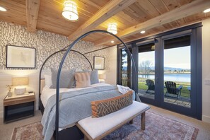 5 chambres, fer et planche à repasser, lit de bébé portatif