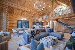 Smart TV, fireplace, books, stereo - Ogden's Fancy Fly Luxury Teton Springs Cabin in Victor, ID w/ A/C & Hot Tub (Victor)