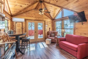 Smart TV, fireplace - Majestic Views-Hot Tub - Views - Gas Firepit -4WD-AWD (Whittier)