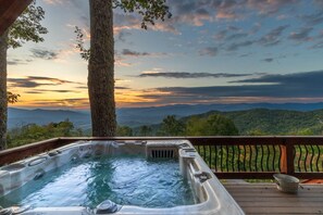 Outdoor spa tub - Customer Appreciation Year!! See Discount information in Ad (Whittier)