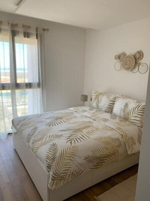 3 bedrooms, iron/ironing board, travel cot, free WiFi - Luxurious Apartment for 7 Guests in Hay Riad, Rabat - 3 Bedrooms, Modern Comfort (Rabat)