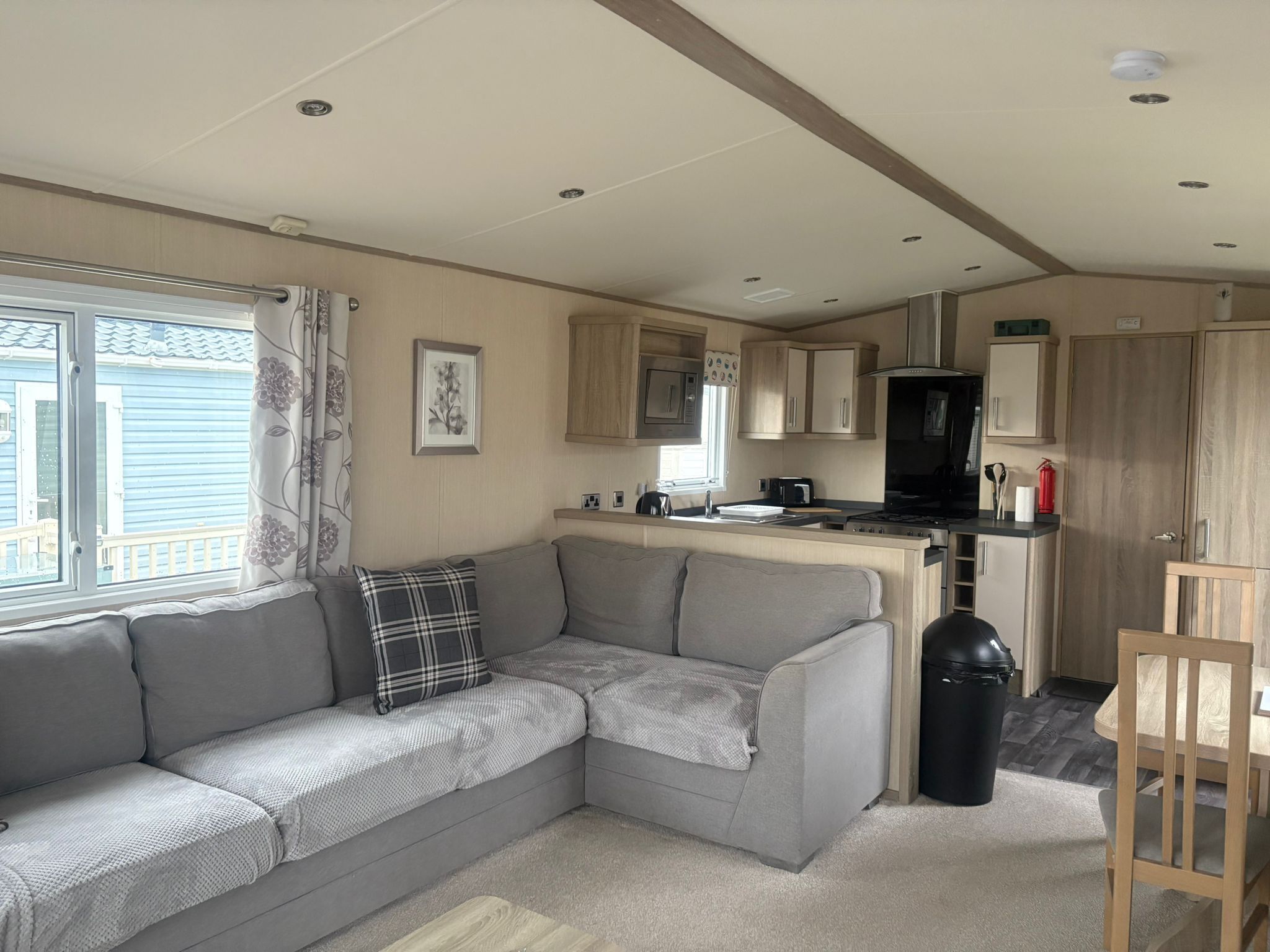 Smart TV, fireplace, DVD player