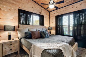 4 bedrooms, iron/ironing board, free WiFi, bed sheets - New Cabin with modern décor-Near Dollywood*HotTub-Pool-Arcade-Game Room (Pigeon Forge)