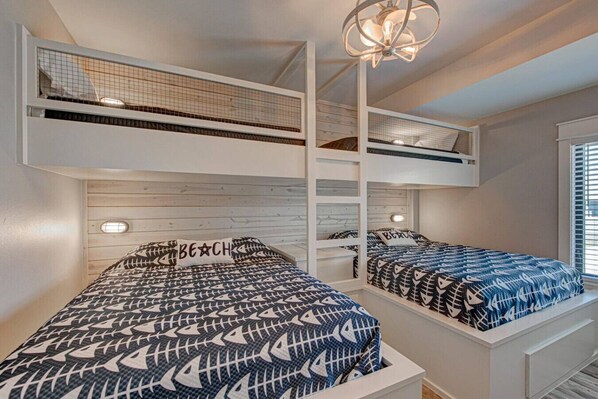 3 bedrooms, desk, iron/ironing board, travel cot