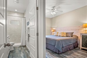 2 slaapkamers, een bureau, een strijkplank/strijkijzer, gratis wifi