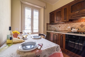 Refrigerador, horno, placa de cocina