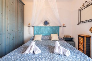 1 bedroom, bed sheets
