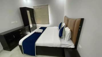 4 bedrooms, WiFi, bed sheets