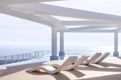 Gran Canet 2BR! Walk to Beach, Sea Views, Sauna & Gym